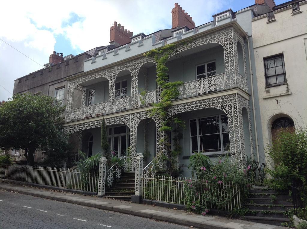 8A Spring Gardens Otel Haverfordwest Dış mekan fotoğraf